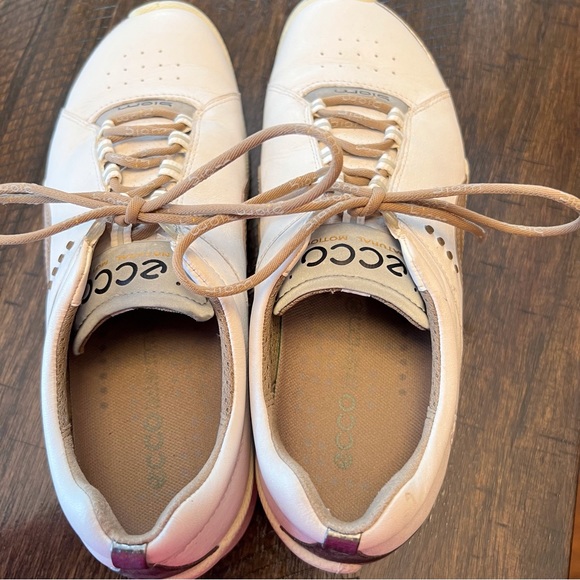 Women’s Ecco golf shoes. 7 1/2 - Picture 2 of 4